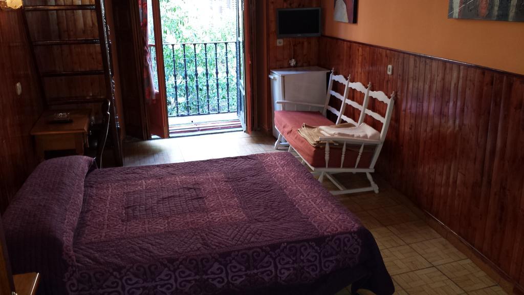 Hostal Rico Madrid Room photo
