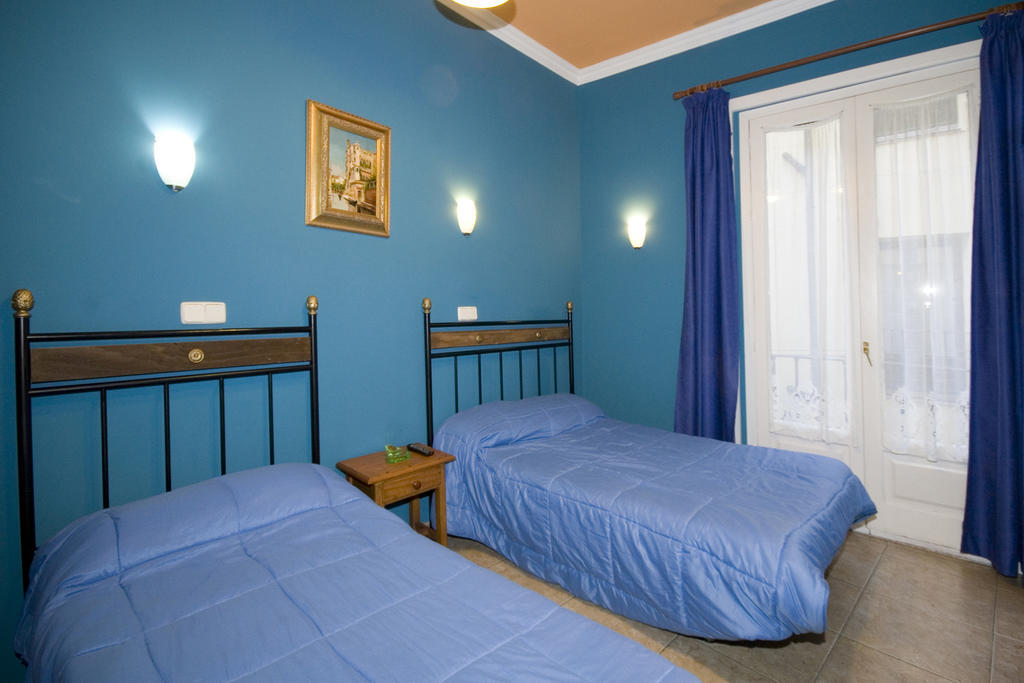Hostal Rico Madrid Room photo