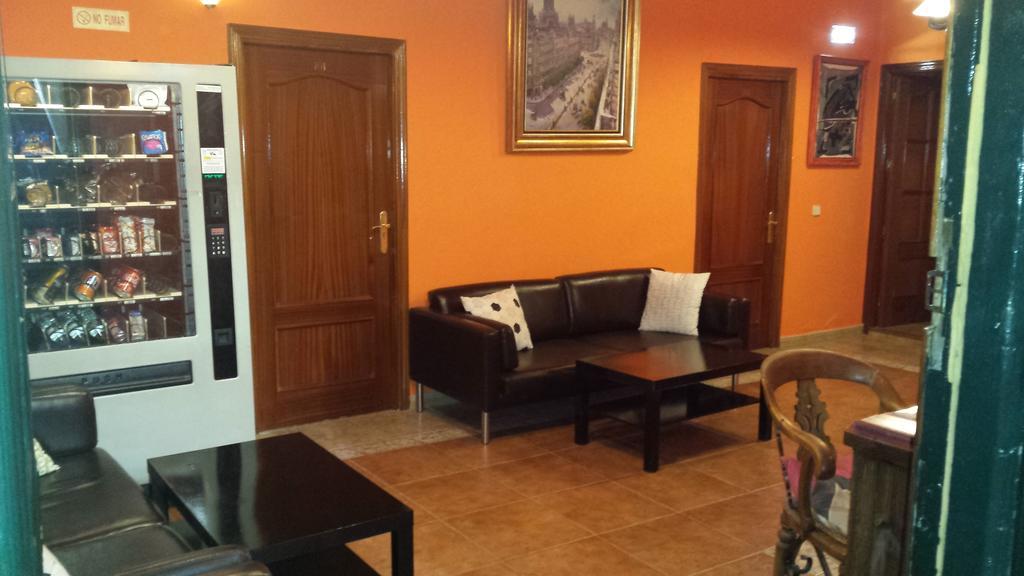 Hostal Rico Madrid Exterior photo