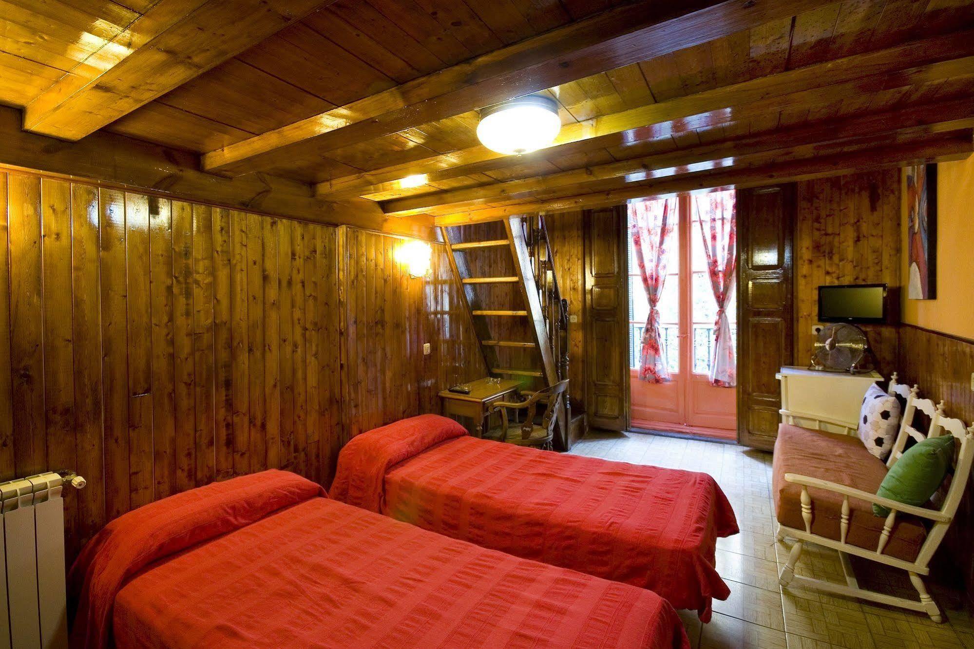 Hostal Rico Madrid Exterior photo